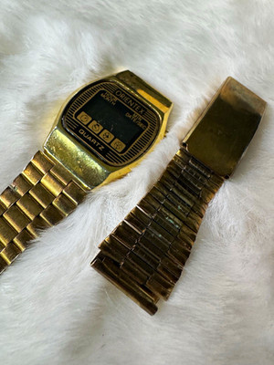 Orientex Vintage Quartz Digital Day/Date Gold Tone Square Bracelet 32-35.9mm