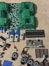 LEGO Castle: King's Castle (10176), Incomplete, missing pieces