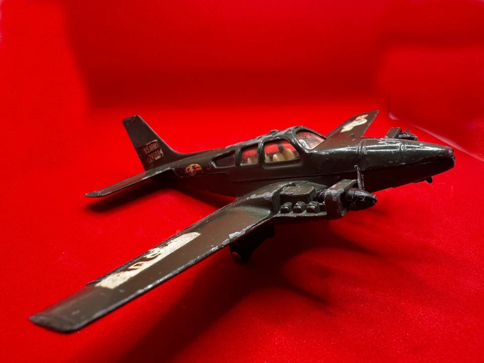 老式 Dinky Toys Beechcraft C55 男爵飞机老式展示玩具模型 — 第 2/4 张图片