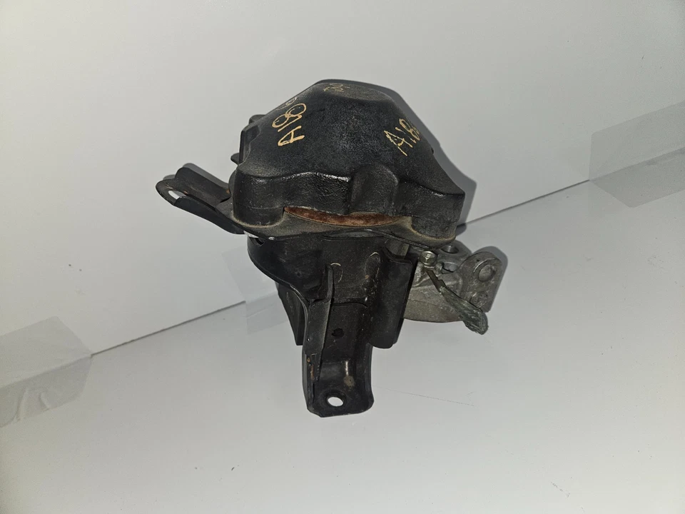 04-12 MITSUBISHI GALANT RIGHT UPPER SIDE ENGINE MOUNT BRACKET OEM, 1091A076 - Image 4 of 4