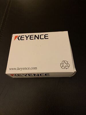 KEYENCE IL-1000 New In Box Laser Sensor Amplifier