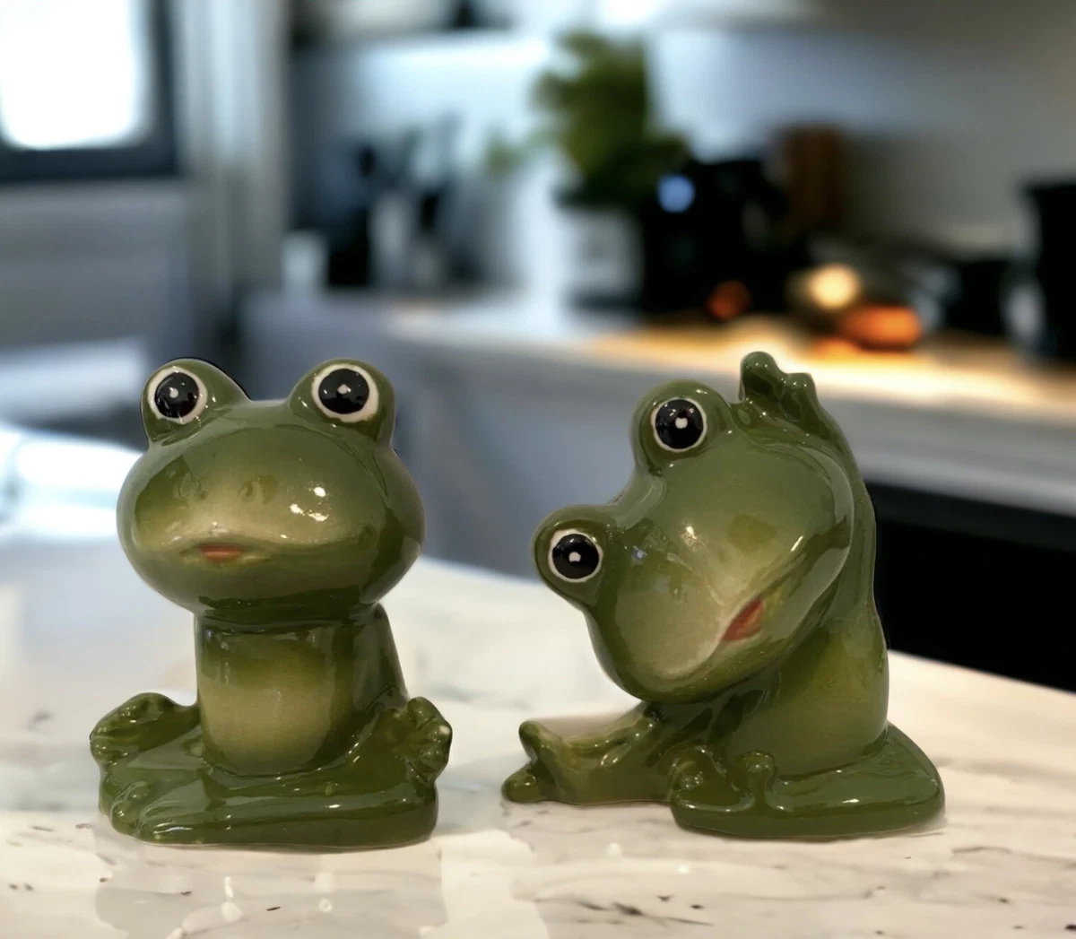 Frog salt and pepper shakers deals