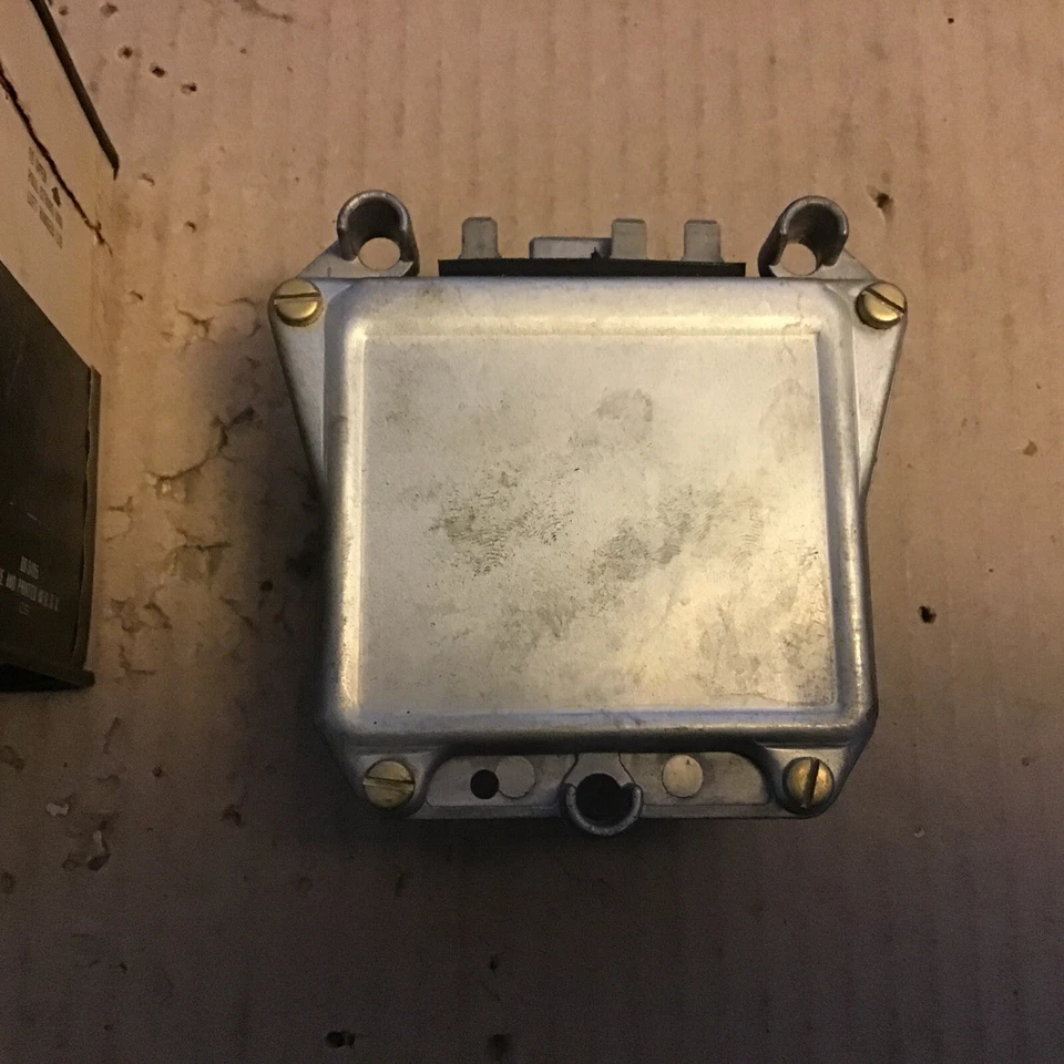 Chevy 1964-69 Pontiac GTO 1964-69 regulador de voltaje nuevo en stock Foto 3 de 3