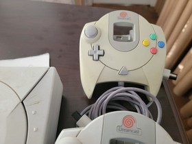 SEGA Dreamcast Console With 2 Controllers, 2 VMUs, Web Browser