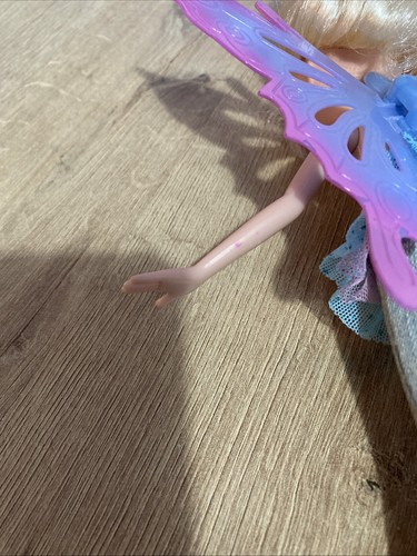Bratz Doll - Pixiez Dee with wings, shoes/feet - Picture 15 of 19