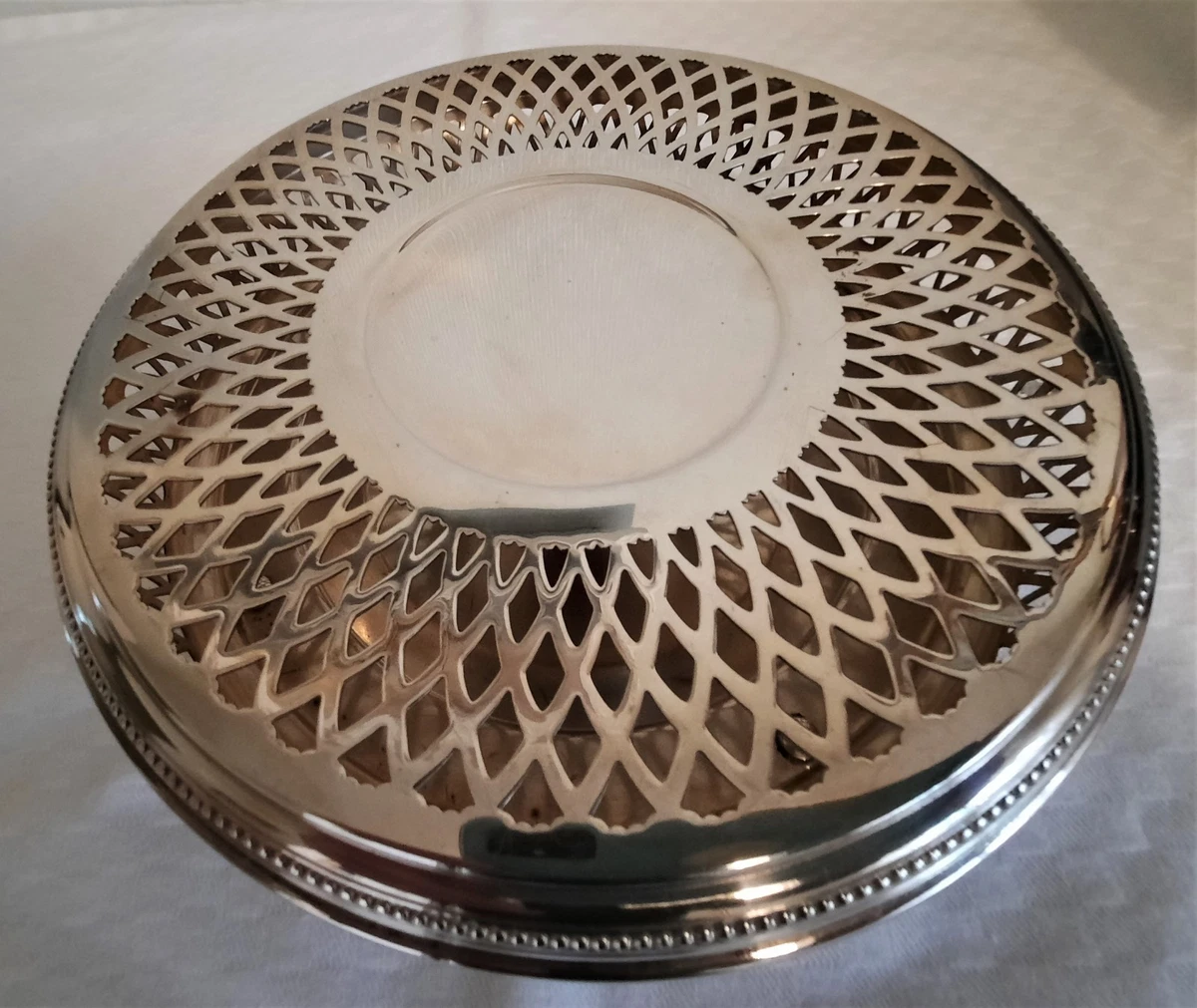 2 anciens plats ronds creux metal argenté a godrons epoque