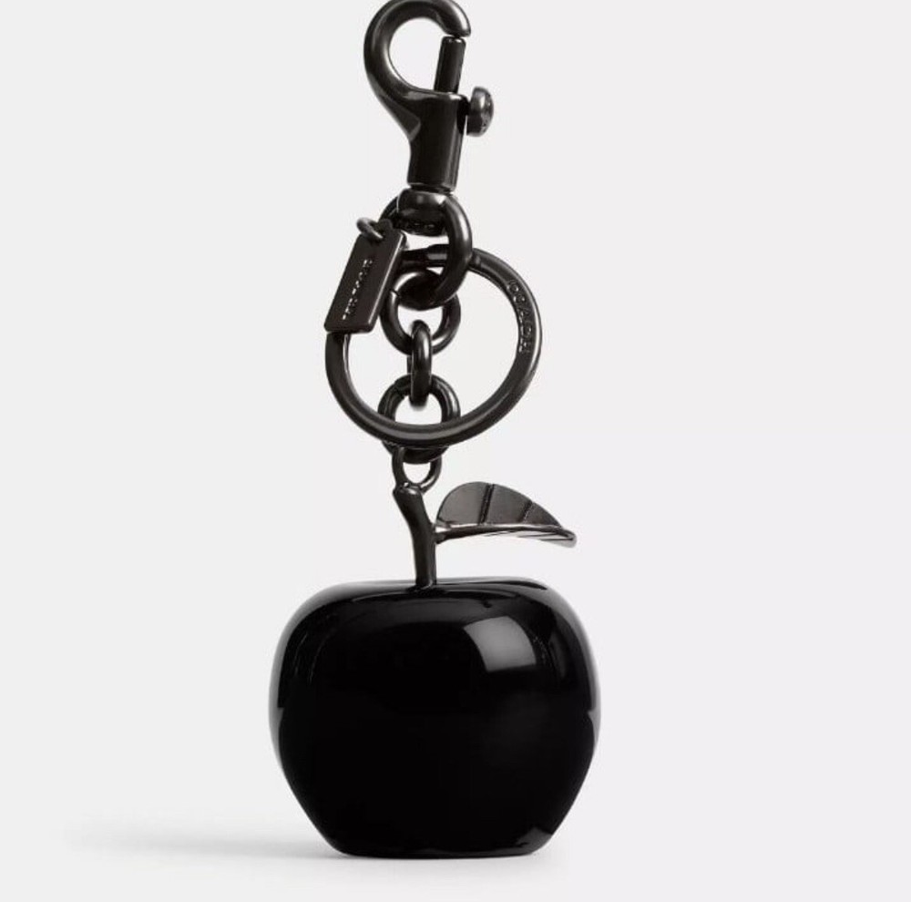 Coach Small apple bag charm, black🍎