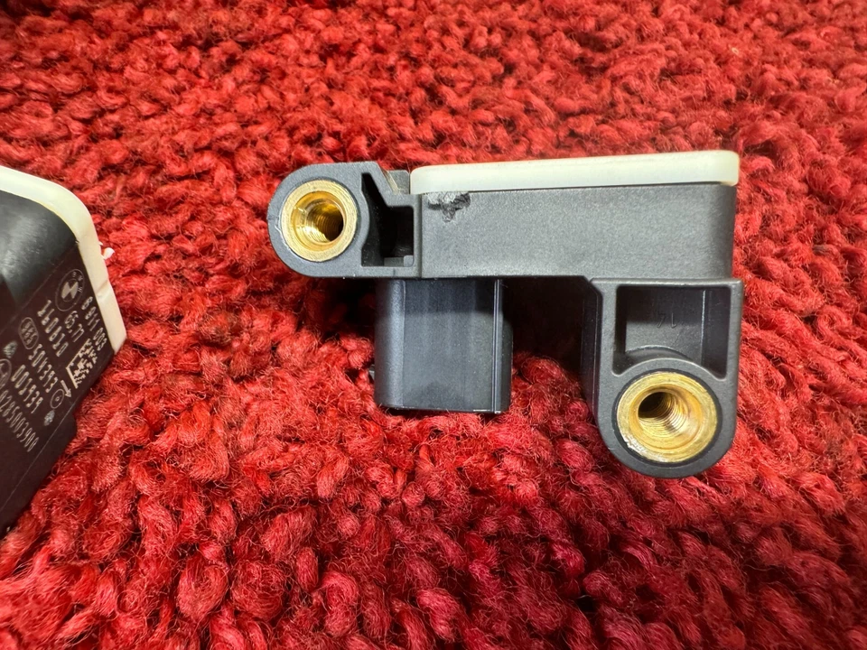 Sensor de impacto de choque acelerado lado izquierdo y derecho BMW E90 E82 E84 E70 OEM 95K Foto 4 de 4