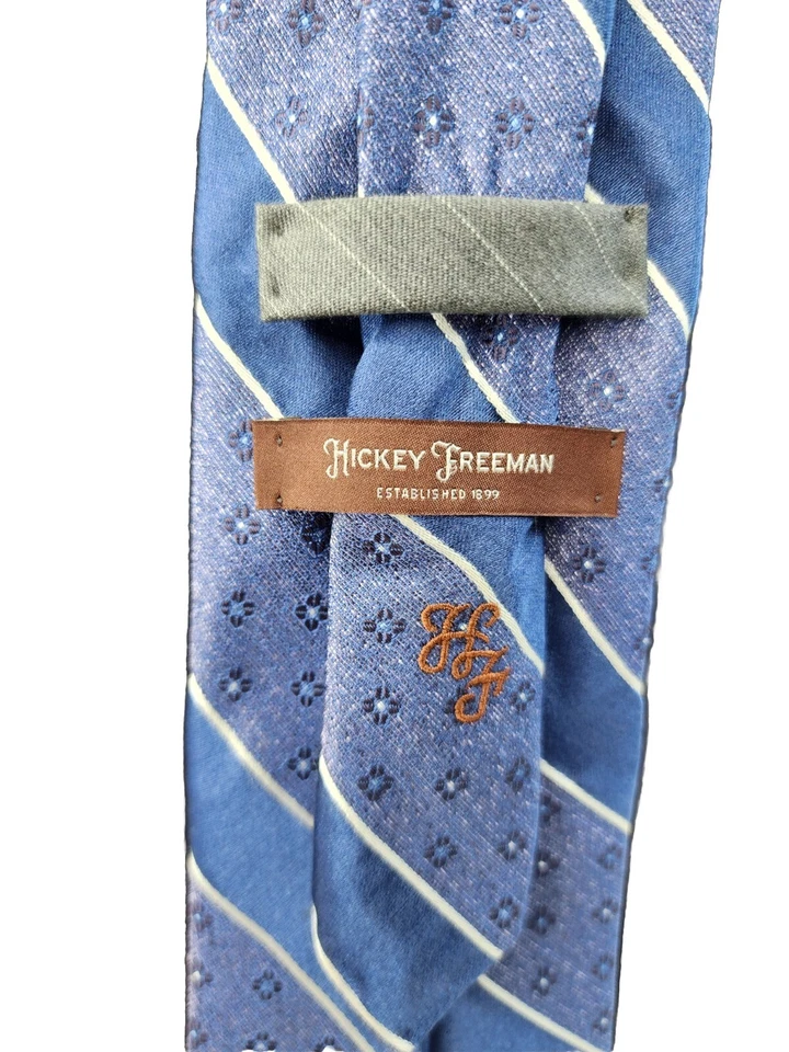 Corbata Hickey Freeman Cuello Azul Dorado Rayas 100% Seda EE. UU. Oficina Profesional Lux Foto 2 de 4