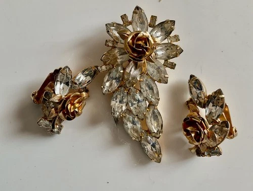 Vintage Costume Jewelry Weiss Brooch Rhinestone & Roses PIN & Earrings Set