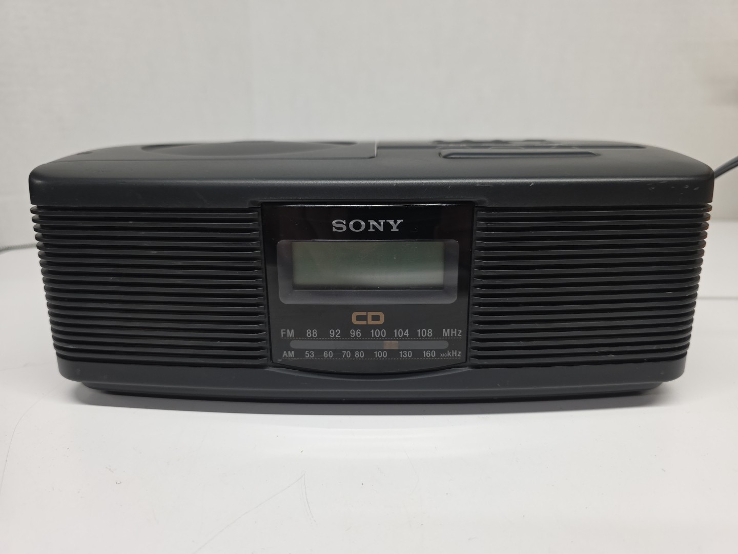 Sony ICF-CD810 Stereo CD Player Digital Dual Alarm Radio AM/FM Tested And WORKS