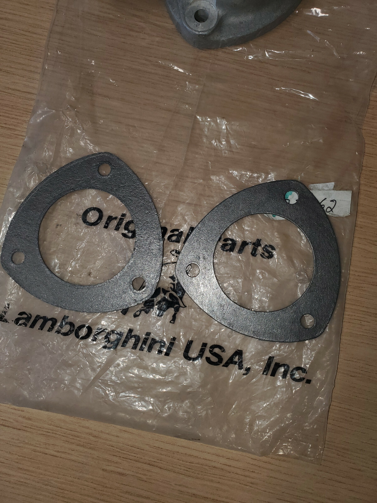 Lamborghini Countach Thermostat casing cover and cover seals OEM P/N 001721862 