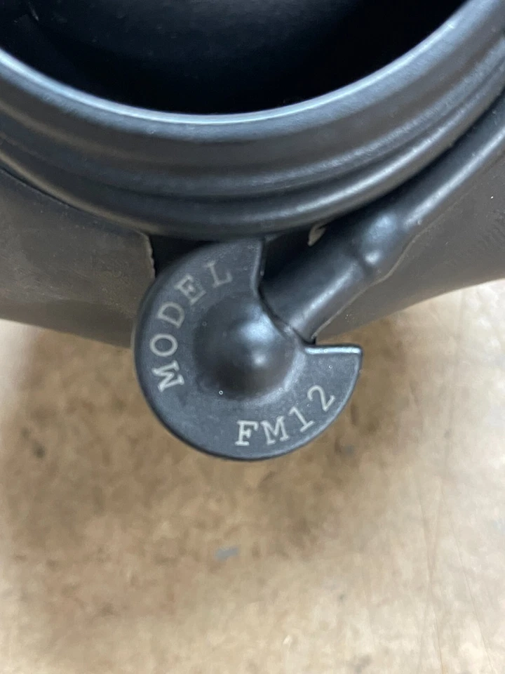 Máscara antigás FM12, AVON, talla 2 (mediana) Foto 3 de 4