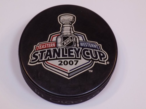 NHL Official Hockey Puck Inglasco 2007 Stanley Cup Playoffs Collector's Edition