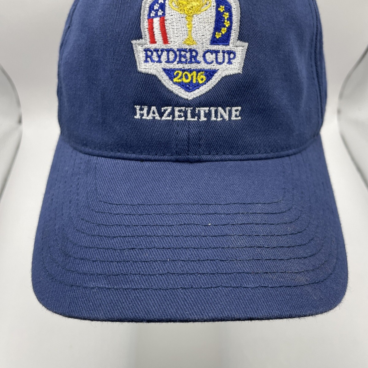 Casquette Bleue De Baseball Isolée Sur Fond Blanc Vue Avant Et Arrière