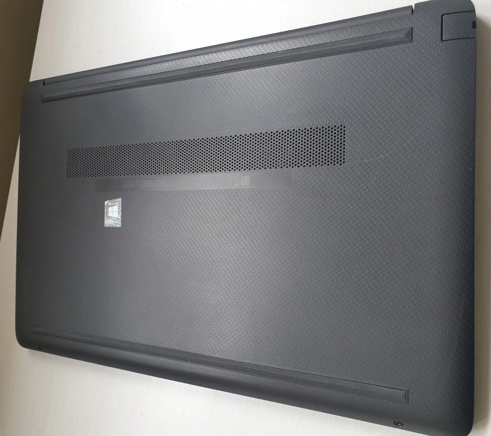 HP 250 G8 15.6 in Laptop i5-1035G7 2.40 GHz 4GB 256 GB NVMe SSD Windows 11 Pro - Image 4 of 4