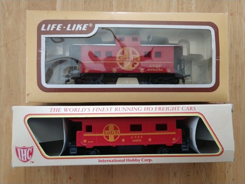IHC 940625 & REALISTA 999850 SANTA FE A.T.S.F. CABOOSE HO JUGUETE TREN NUEVO NOS | Zustand: New