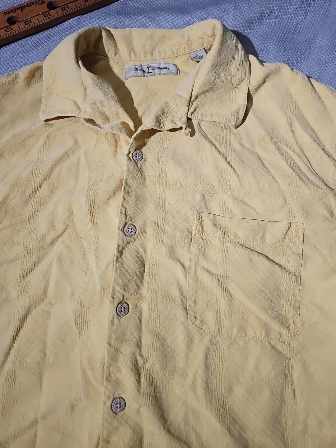 Tommy Bahama Camp Shirt Mens Large Yellow Silk Loop Collar Hawaiian Pineapple
