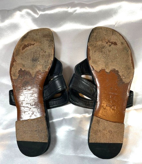 Christian Dior 30 Montaigne Thong Black Leather Gold Finish CD Sandals thumbnail 11
