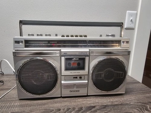 Vintage Sanyo M9935K Boombox FM/SW1/SW2/MW Radio Cassette Player Working