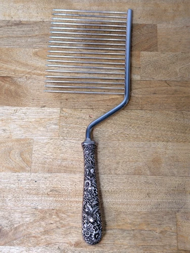 Sterling Silver Handled S Kirk & Sons Repousse Angel Food Cake Comb Knife 10¾