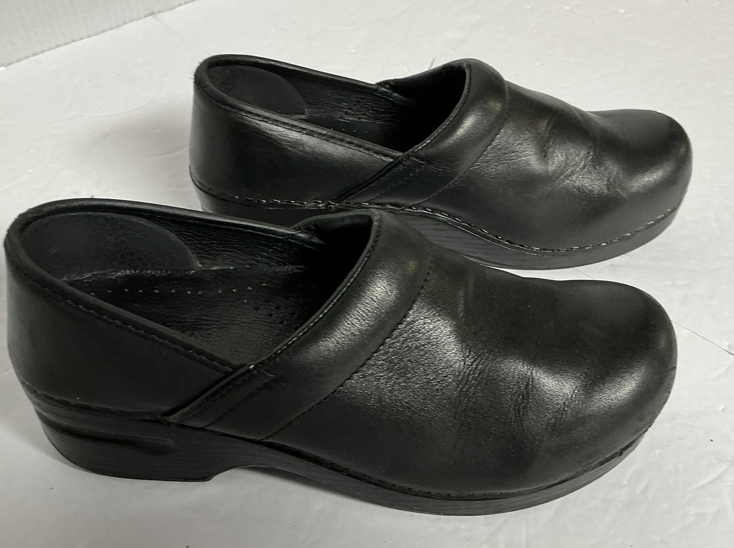 Lands'End Black Leather Staple Professional Clogs Slip on Comfort