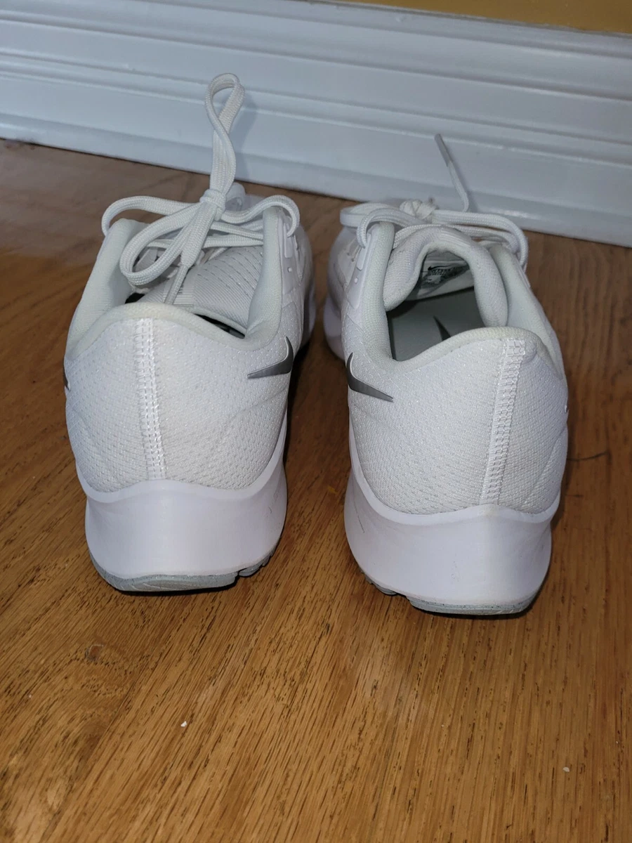 Plain white nike shop womens shoes
