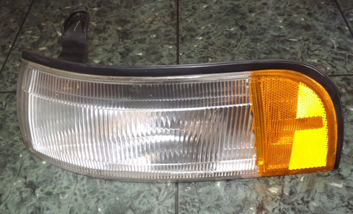 89-94 USDM OEM Nissan Maxima front driver side corner light lamp assembly 9178 L