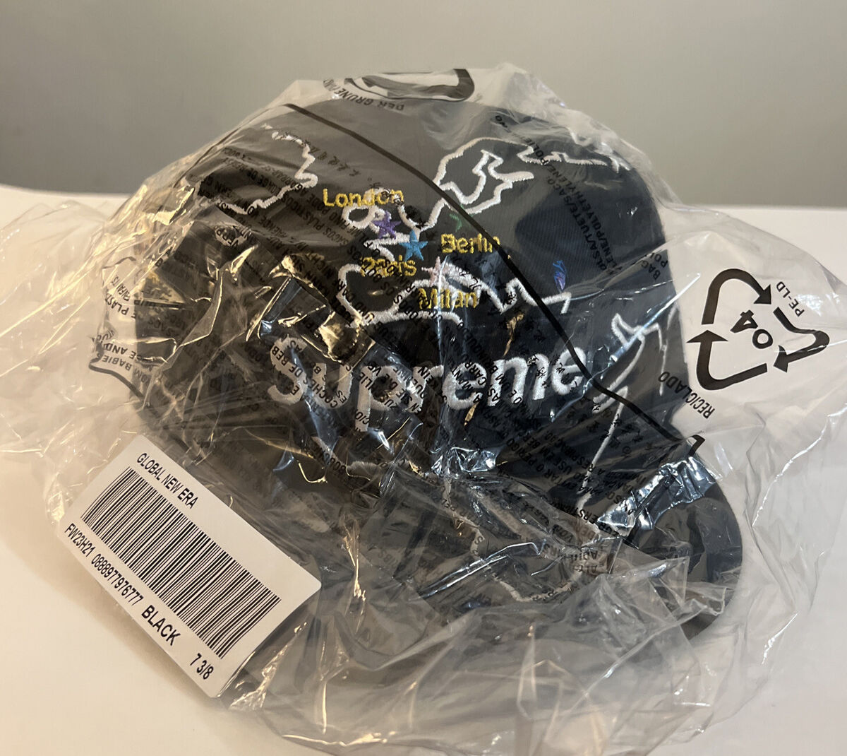 SUPREME WORLDWIDE BOX LOGO BLACK NEW ERA HAT SIZE 7 3/8 FW23 WEEK 1)  AUTHENTIC