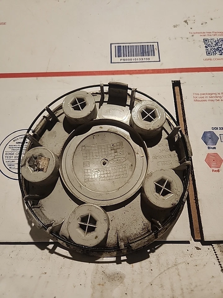 SINGLE FORD TAURUS MERCURY SABLE YF42-1A096-BB Center Wheel Cap Hubcap - Image 2 of 3