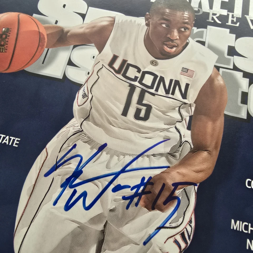 Baloncesto Sports Illustrated 23/11/2009 Kemba Walker firmado UConn Huskies Foto 2 de 4