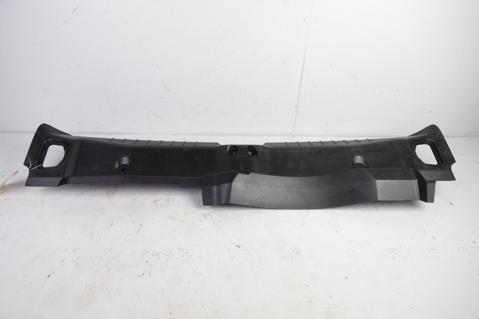 2014-2020 MASERATI GHIBLI TRUNK LATCH LOCK SILL SCUFF PLATE TRIM COVER OEM