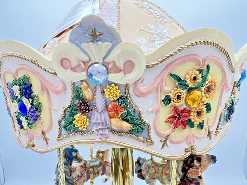 Grandeur Noel Collector’s Edition 2000 Musical Animated Christmas Carousel - Picture 10 of 20