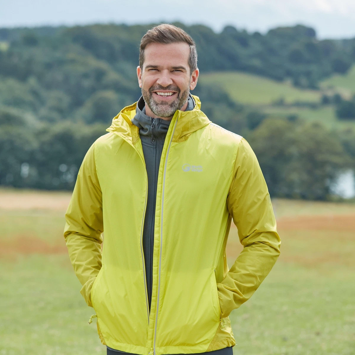 Lightweight clearance spray jacket