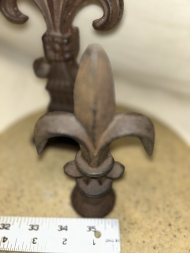 Vintage ARCHITEKTUR GUSSEISEN FLEUR-DE-LIS ENDSTÜCK Set/2 Sm/Lg 10”/6,5” Türstopper - Bild 12 von 14