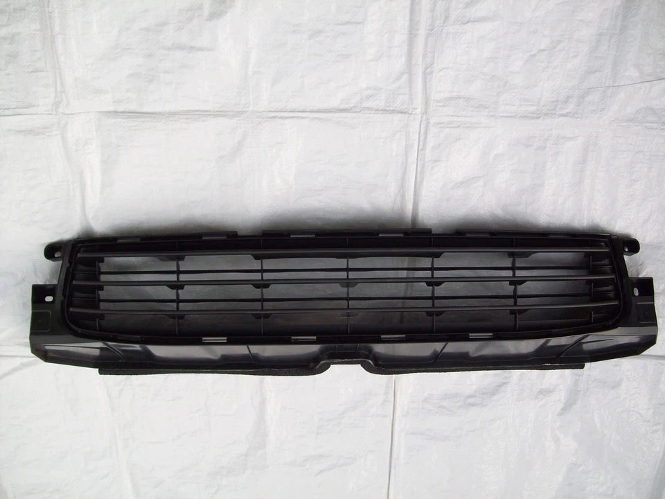 Rejilla de parachoques delantera inferior negra genuina Lexus CT200H 5311276010 2011-2017 Foto 2 de 4