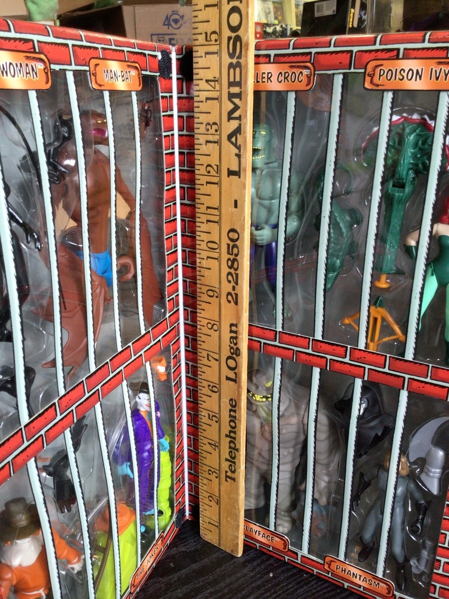 8 FIGURE ADVENTURES BATMAN & ROBIN ROGUES GALLERY BOX PLAYSET NIB