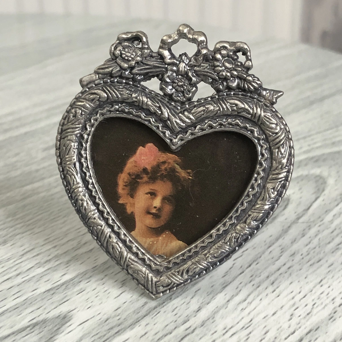 Beautiful Small Metal Victorian Style Heart Shaped Picture Photo