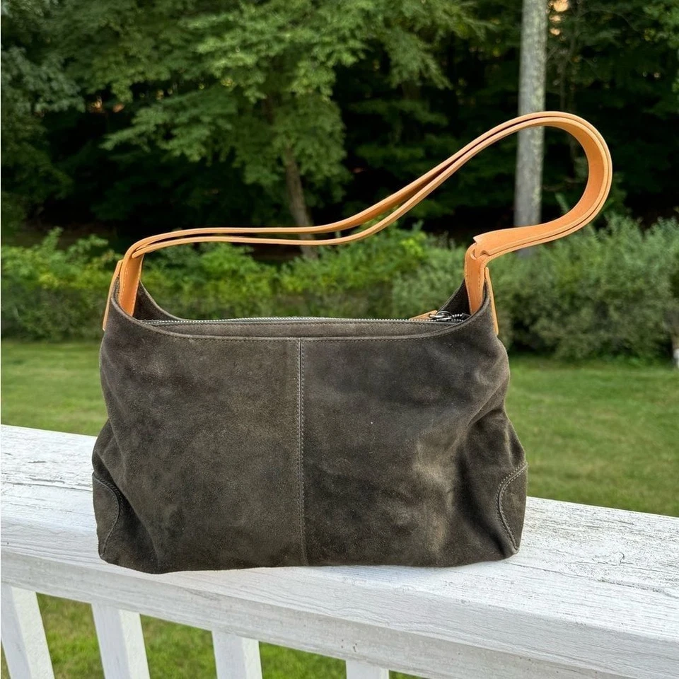 Bolso de hombro Tod's de gamuza verde con adornos de cuero Foto 2 de 4