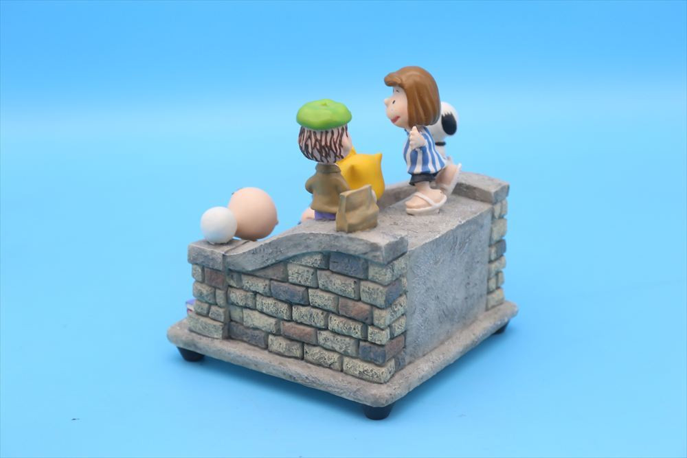 Westland Peanuts Snoopy Music Box Kids on Stairs Vintage Westland Peanuts Snoopy Music Box Kids on Stairs Vintage