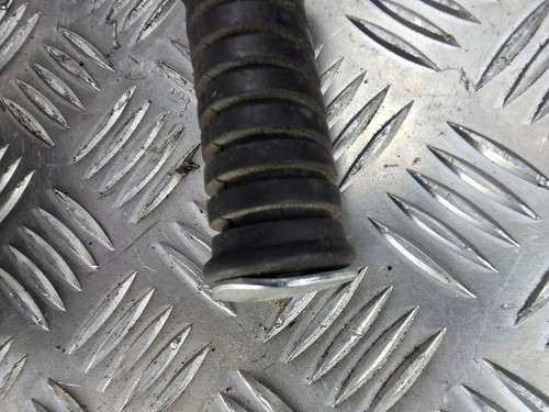 Suzuki VL 125cc Intruder Right Left Rear Footrests 1-001-244-490 - Picture 8 of 12