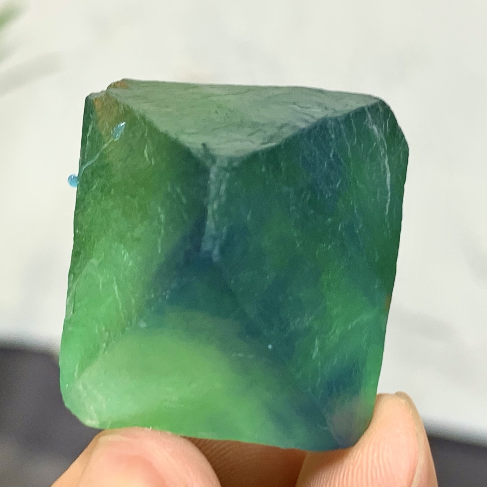 Natural Blue Green Fluorite Octahedron Crystal for Healing Energy