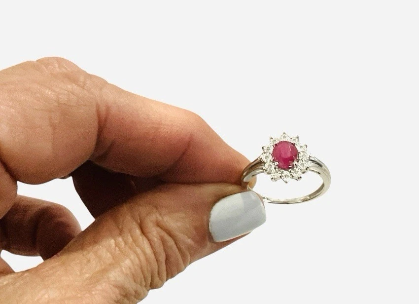 Anillo de piedras preciosas de oro blanco de 10 k con diamantes rubí talla 7 Foto 4 de 4