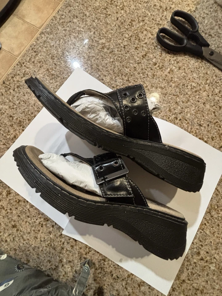 Sandalias para mujer Dr. Martens de cuero negro talla 10,11 EU 42 Foto 2 de 4