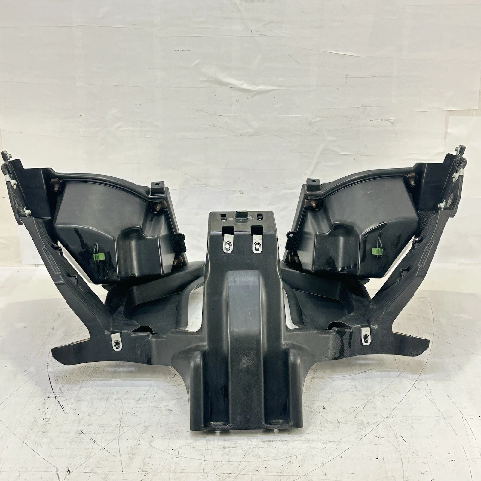 2012 CAN-AM SPYDER RT-S SE5 FRONT CONSOLE SUPPORT BRACKET HOUSING PLASTIC TRIM