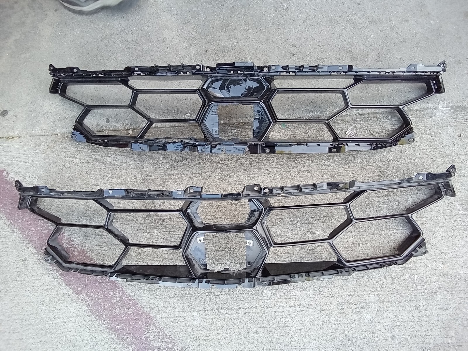 19-21 Lamborghini URUS front bumper Upper Grille Glossy Black 4ML807639BY9B OEM