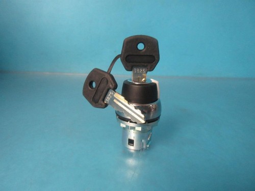 ALLEN BRADLEY 800FM-KM23 SELECTOR SWITCH OPERATOR 2 POS MAIN KEYED 22.5MM NNB - Picture 18 of 18