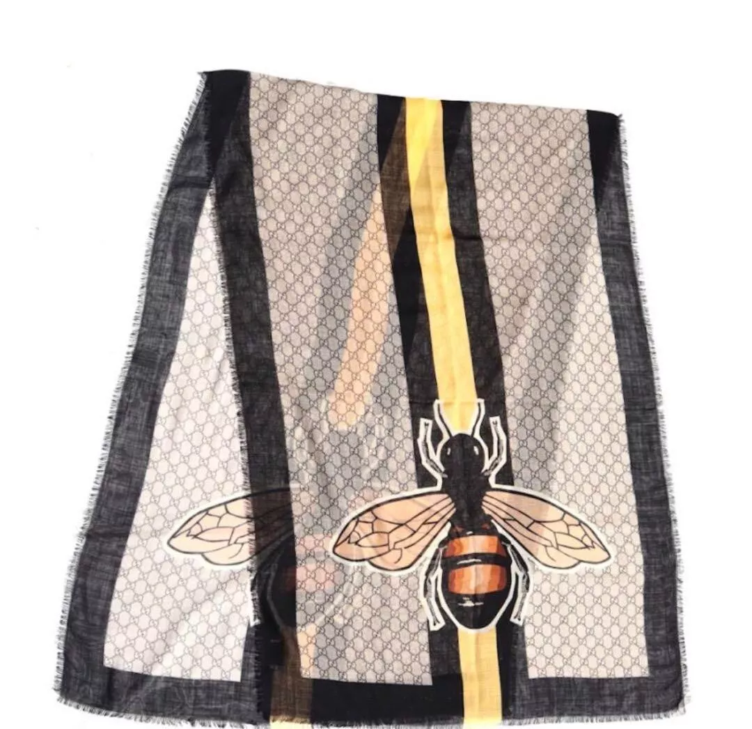 Foulard châle étole motif GUCCI GG et abeille presque comme neuf