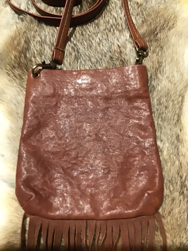 Bandolera Kippys de cuero marrón con flecos cristales de Swarovski Foto 4 de 4