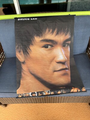 BRUCE LEE COLLECTOR SILK SCROLL WALL HANGING 39  X 28  (C1)